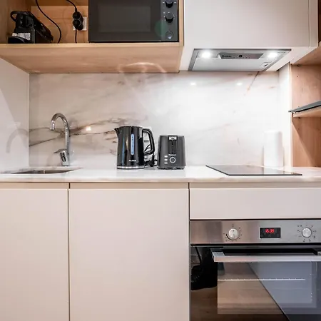 Apartment Trindade Bliss: 1br W/ Free Parking By Lovelystay