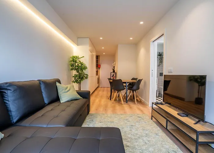 Trindade Bliss: 1br W/ Free Parking By Lovelystay * Porto