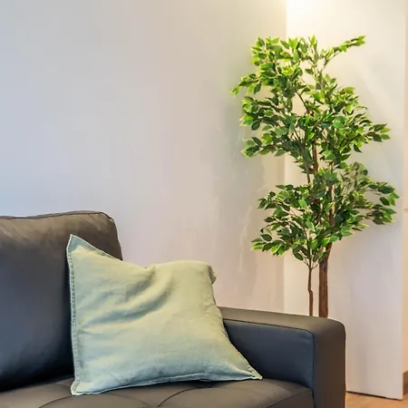 Trindade Bliss: 1br W/ Free Parking By Lovelystay アパート ポルト