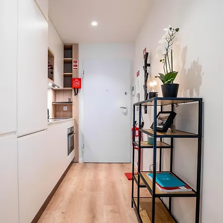 Trindade Bliss: 1br W/ Free Parking By Lovelystay アパート ポルト