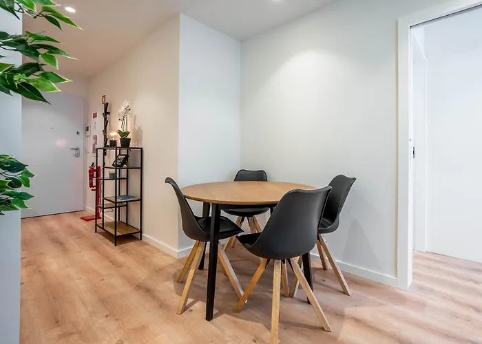 Trindade Bliss: 1br W/ Free Parking By Lovelystay 波尔图