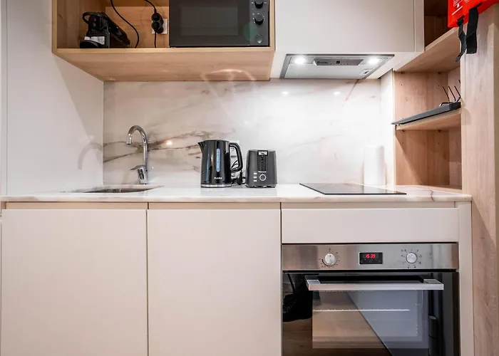 Apartamento Trindade Bliss: 1br W/ Free Parking By Lovelystay