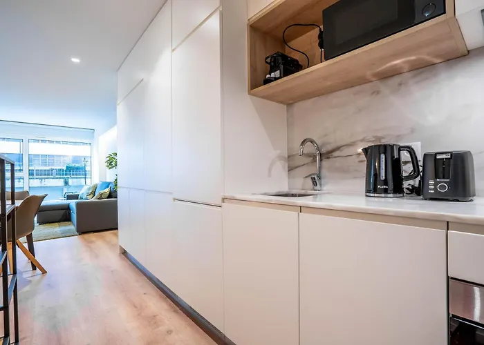 Trindade Bliss: 1br W/ Free Parking By Lovelystay * 波尔图