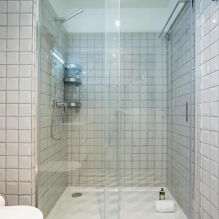 Apartment Trindade Bliss: 1br W/ Free Parking By Lovelystay