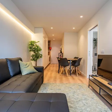 Trindade Bliss: 1br W/ Free Parking By Lovelystay * Porto